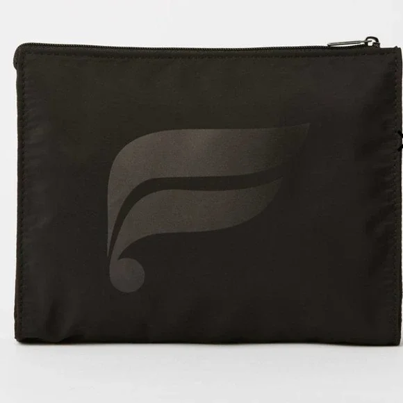 Fabletics The Cosmetic Bag NWT - Picture 2 of 4